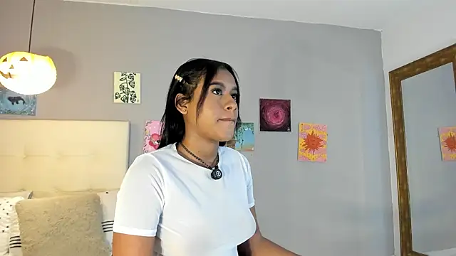 Melaniaa Roussee online show from July 6, 7:27 pm