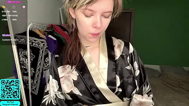 MadalynNosel online show from May 10, 7:43 am