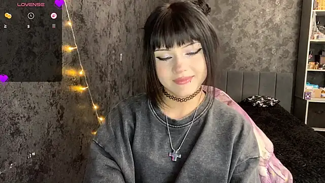 EmilyEmbears online show from June 30, 8:03 am
