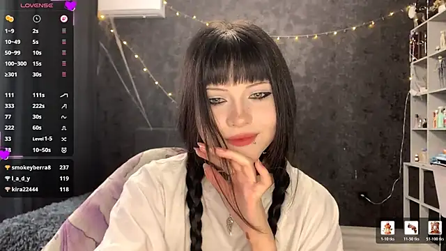 EmilyEmbears online show from May 12, 6:32 am