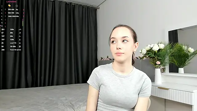 RoyceKintzel online show from April 25, 7:00 pm