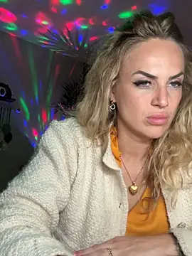 BlondSeduction online show from April 15, 10:10 pm