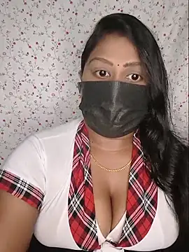 Romantic Woman online show from June 16, 7:04 pm