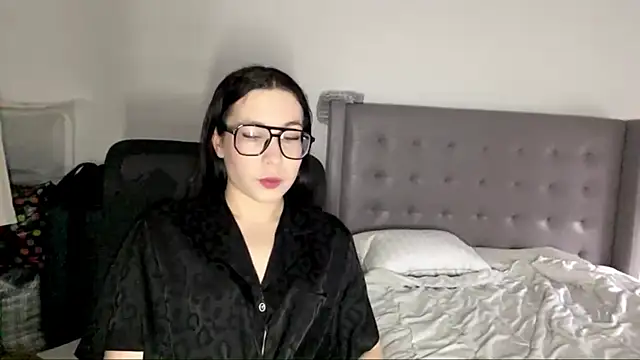 RozanneKarageorge online show from April 5, 1:10 pm