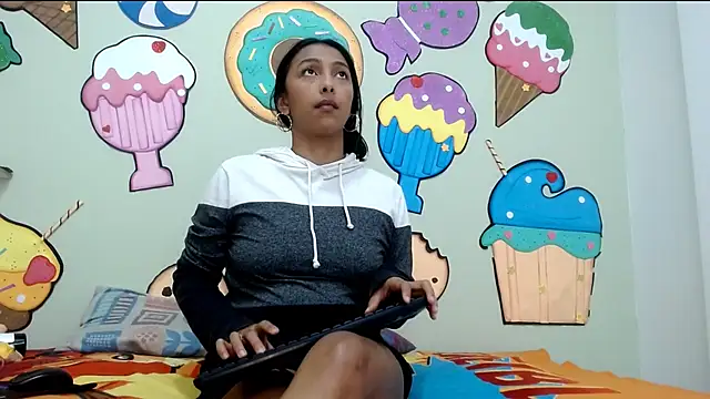 pamelaskiny20 online show from April 21, 2:37 am