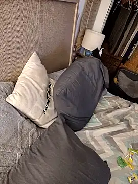 melmel8587 online show from April 6, 1:27 am