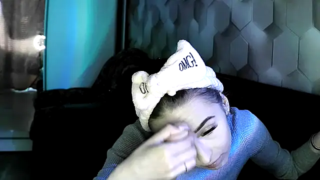 Kelly Mur  online show from April 23, 2:30 am