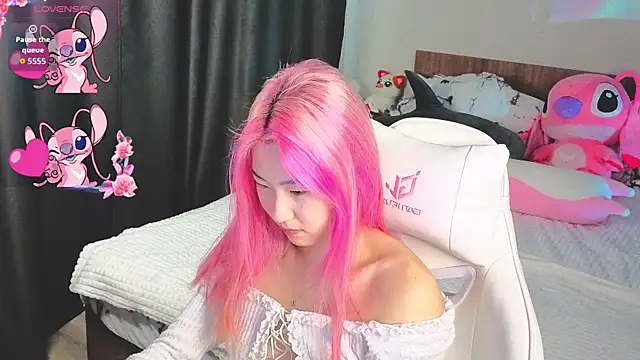 honeyveil  online show from April 13, 8:26 am