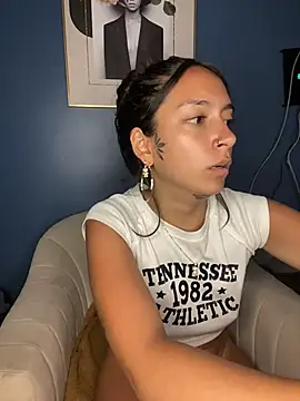 DulceLatinaxo online show from April 28, 2:27 am