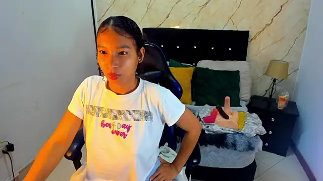 hasley cute online show from May 20, 7:33 pm