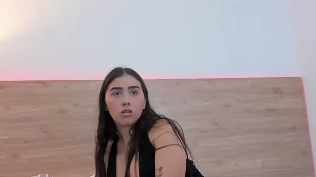 Zoevelvet  online show from April 8, 6:43 pm