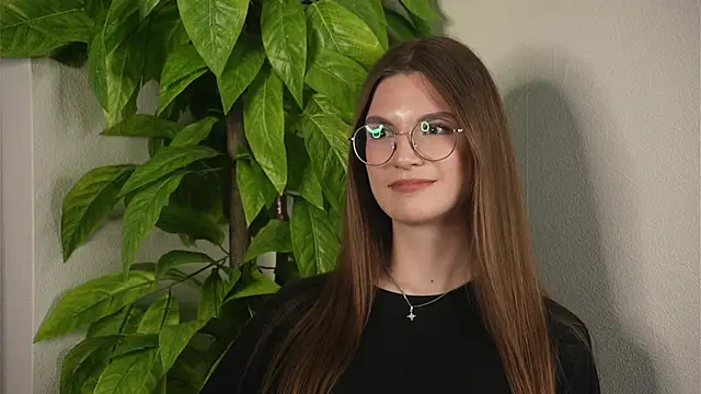 ToyaEssex online show from April 10, 12:22 pm