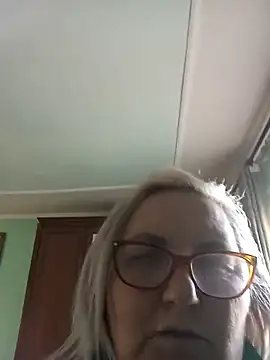 AureliaSky598 online show from April 29, 2:53 pm