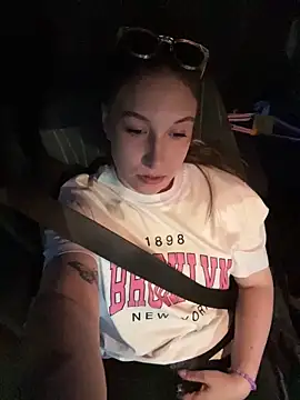 RiannaBrown online show from June 21, 3:27 pm