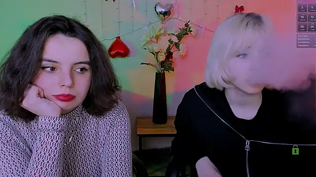 mia mooon  online show from April 15, 9:43 am