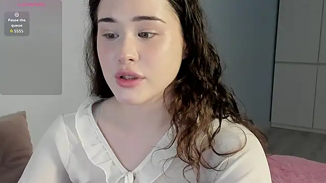 ChloeBlisss online show from April 21, 3:35 am