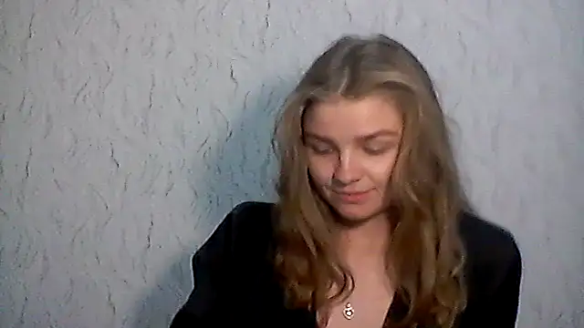 ElizaCrowe online show from April 23, 5:15 pm