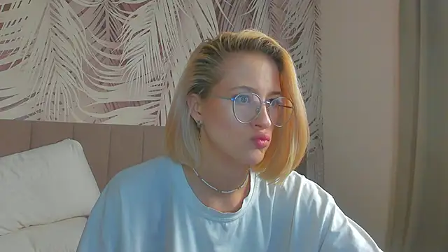 Lizzyvega online show from April 28, 1:47 am