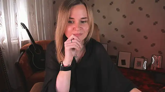 MiaSparkes online show from June 26, 11:22 am