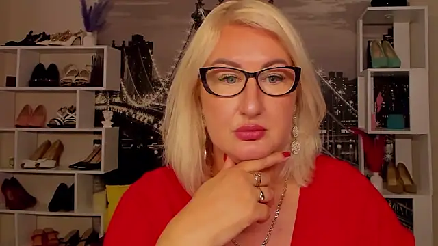 DianaFrances online show from May 31, 1:17 pm