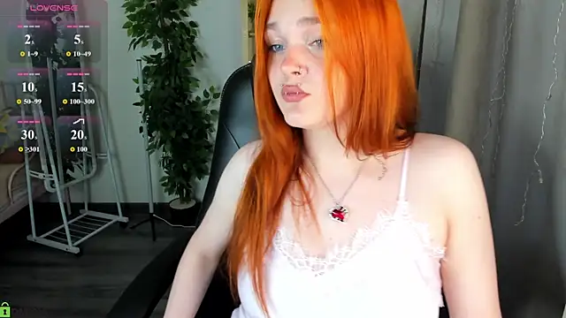 Emilly Hiil online show from July 12, 12:55 am