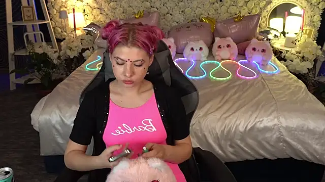 PinkyTrix online show from May 7, 7:06 pm