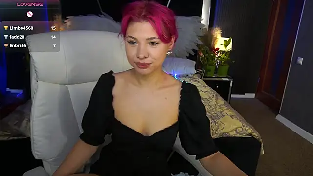 PinkyTrix online show from April 25, 1:41 pm