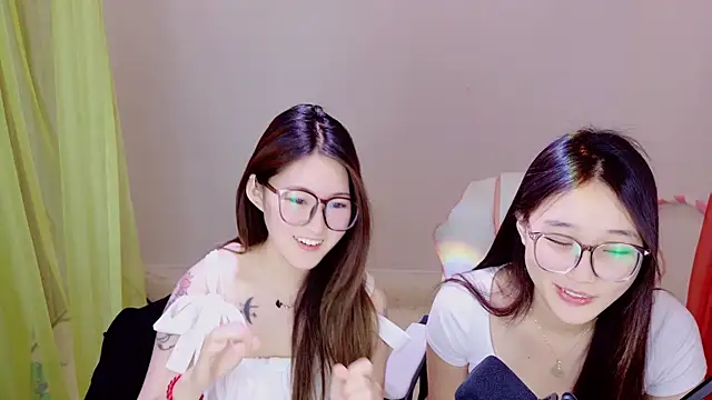 Xiongchumo1120 online show from May 9, 2:46 am