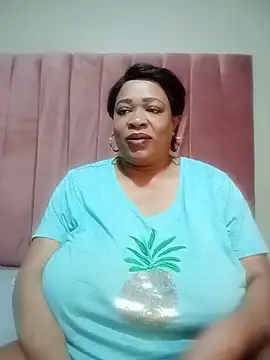 BUSTYQUEEN56  online show from June 7, 4:19 am
