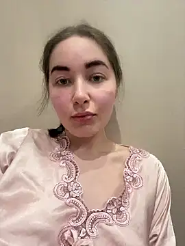 Doris2222 online show from April 12, 7:16 pm