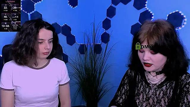 nikki kiss  online show from May 4, 10:19 am