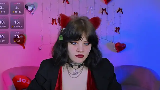 nikki kiss  online show from April 22, 8:44 am