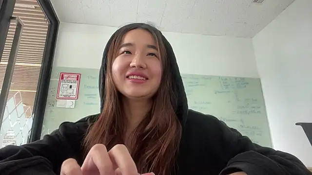 MalloryAlpis online show from April 16, 8:58 am