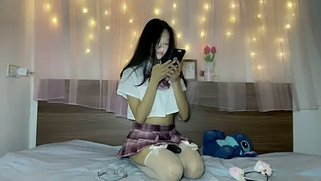 shy pink doll online show from June 8, 3:13 pm