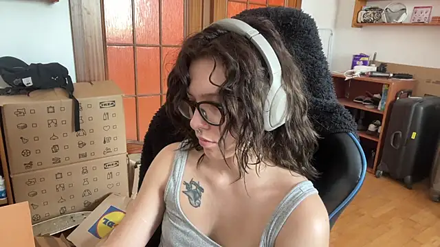 PillowPeachX online show from May 25, 2:38 pm
