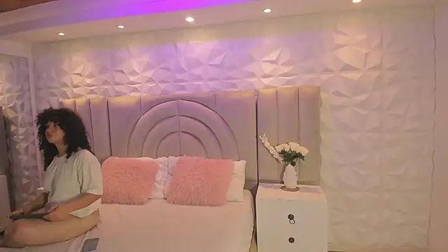Chloe and Violeta online show from June 18, 7:08 pm