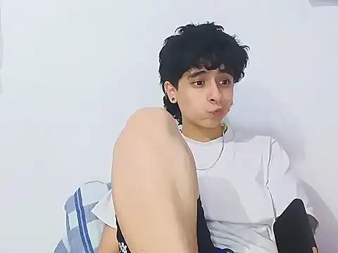 LatinHeatX22 online show from May 5, 10:24 pm