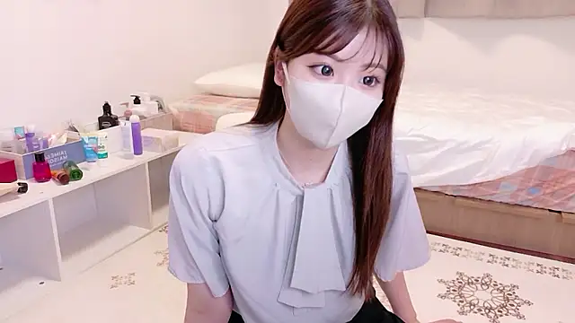 h a n a  online show from April 27, 11:18 am