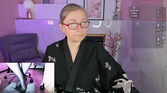 Alexandra Kind online show from June 23, 1:53 pm
