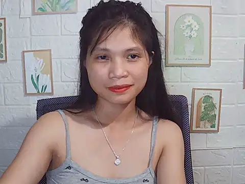 -Lucie-e online show from May 17, 1:21 pm