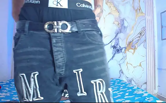 Khloe and max online show from April 18, 9:26 pm