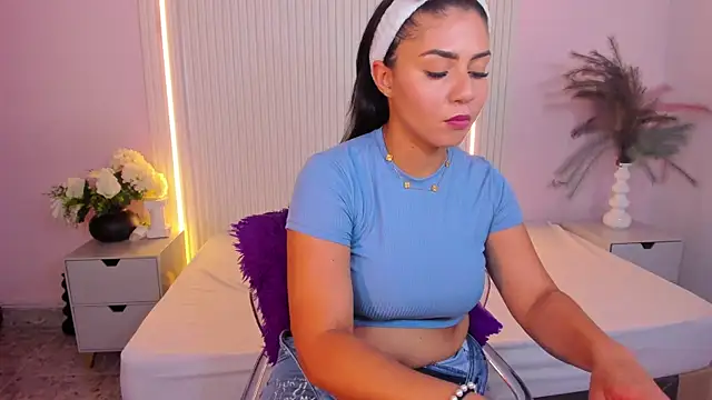 LucyWild8 online show from May 16, 5:34 pm
