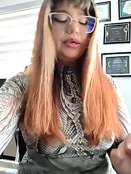 BelleVivianne online show from April 29, 5:30 pm