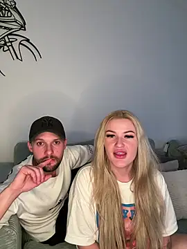 SexyCouple1910 online show from July 28, 4:43 am