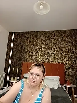 I amVeronicle online show from May 23, 6:50 pm