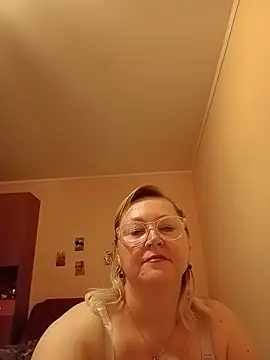 I amVeronicle online show from July 19, 3:58 pm