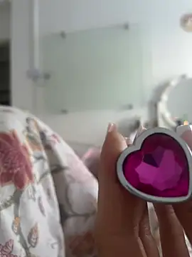 Nilay-Versaut online show from April 29, 4:53 pm