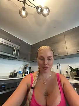 Karen Luxe online show from May 20, 7:55 pm