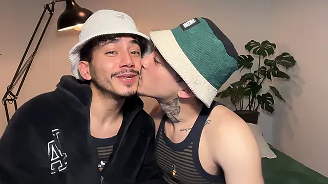 Noah and Steven online show from June 11, 2:53 am