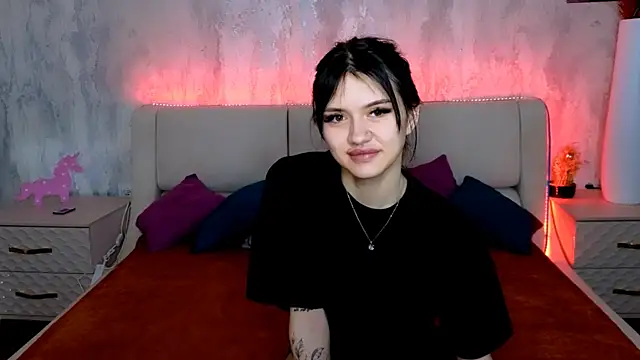Holly Beck online show from June 8, 2:01 am